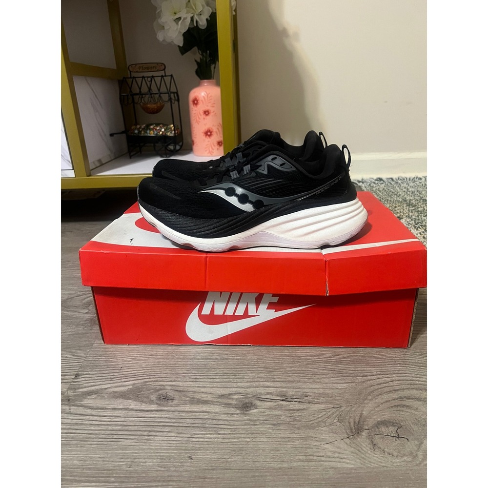 Saucony Hurricane 24 Women's Black Carbon S10933-100 Size 8